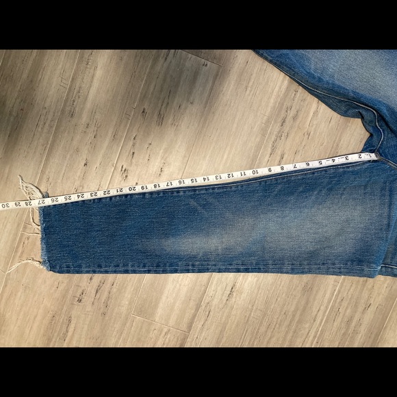 Levi’s White Oak Cone Denim Wedgie Jeans with Raw Hem - Picture 6 of 8